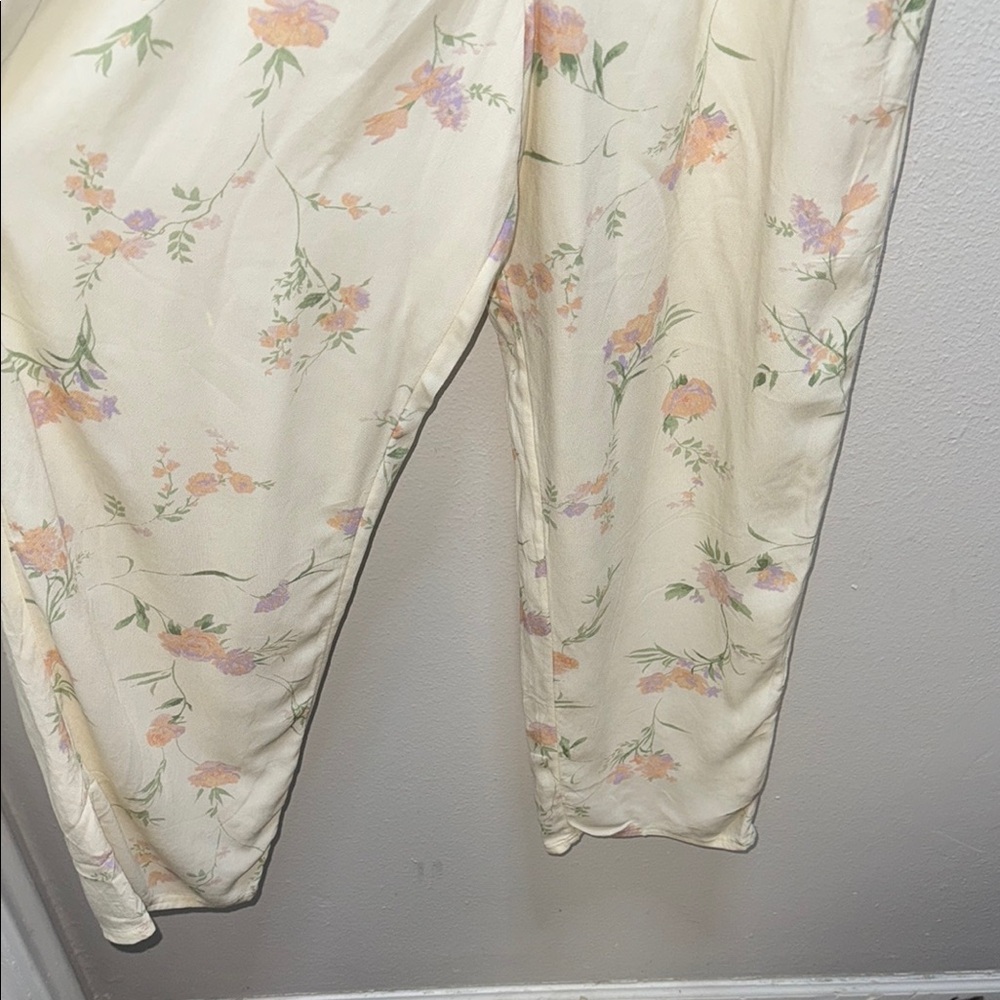 American Eagle Outfitters Cream Floral Jumpsuit - Picture 4 of 7